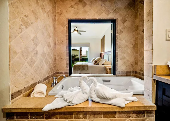 Casa Cascada Cabo Poolside Retreat, Minutes From Beach! Apartment Cabo San Lucas